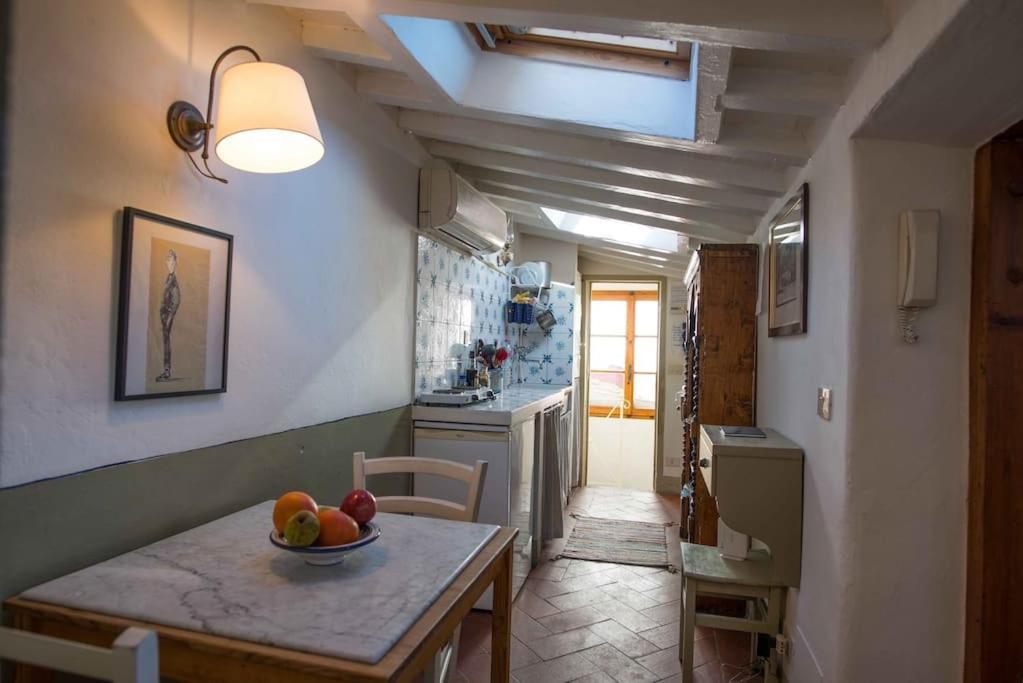 A Refuge With A Terrace Overlooking The Duomo Florencia Exterior foto