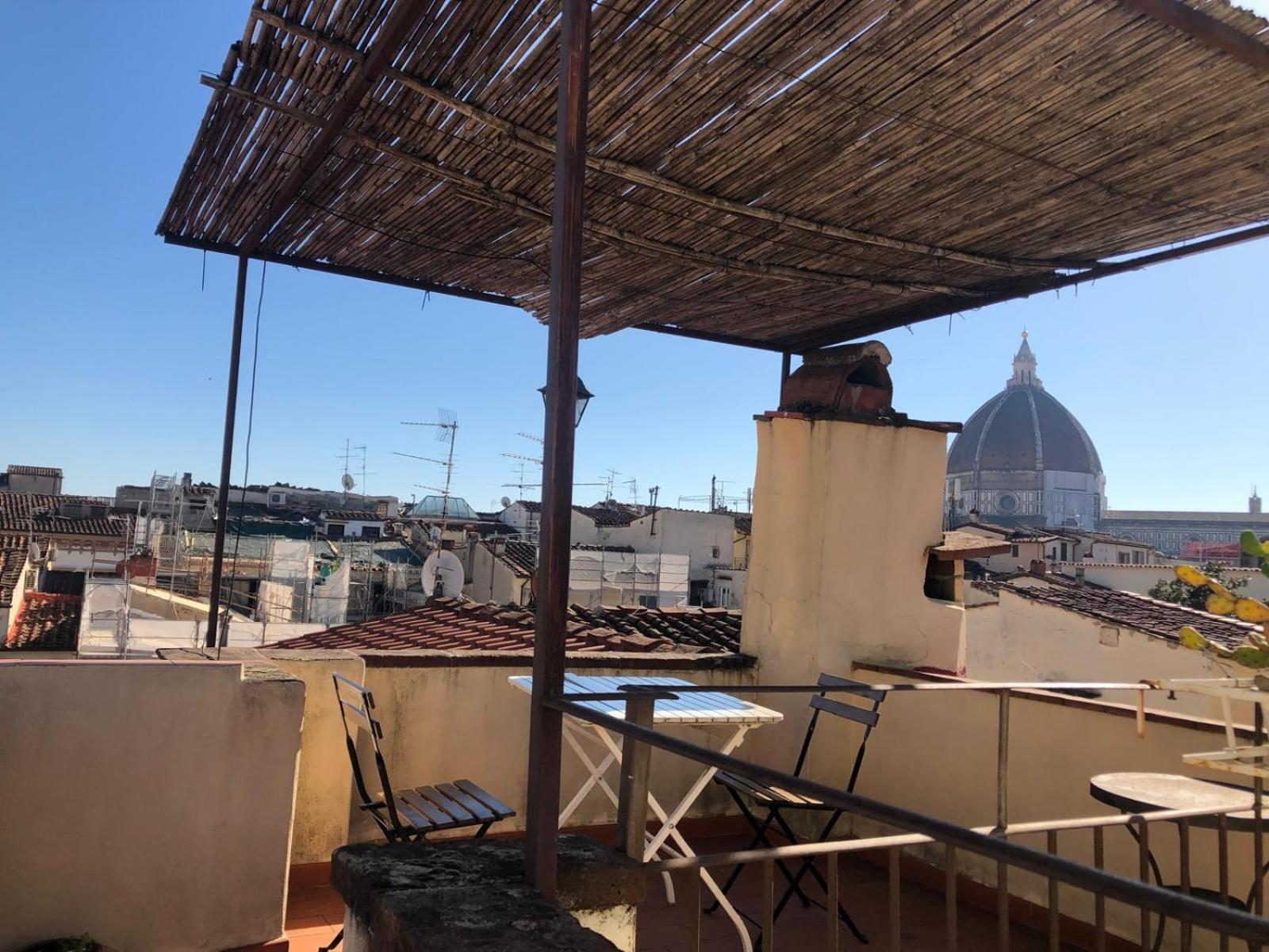 A Refuge With A Terrace Overlooking The Duomo Florencia Exterior foto
